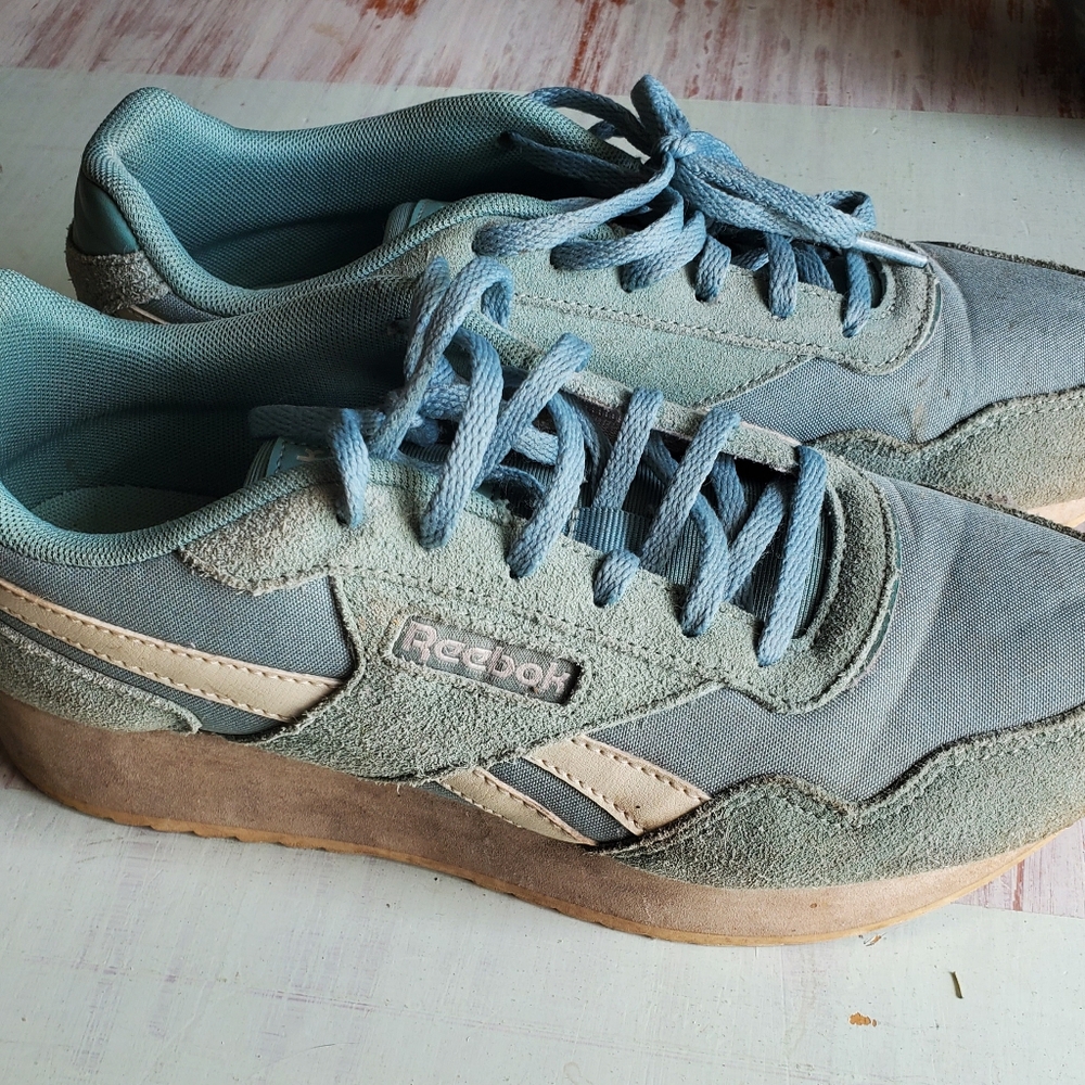 Classic women's Reebok sneakers, teal, size 7.5